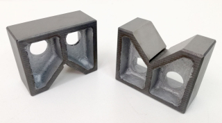 Presne brúsené liatinové V-bloky pre strojný zverák alebo upevnenie okrúhlych obrobkov pri frézovaní, 125 mm, 2ks