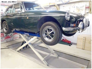 Mobilný 2.8 tonový hydraulicky ovládaný automatický výškovo nastaviteľný auto zdvihák JA2.8Mini - Jema Autolifte, CE homologácia, 415 kg