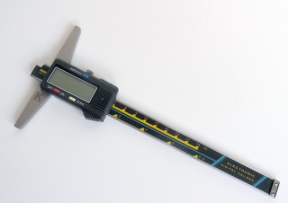 Hĺbkomer digitálny bez nosa, DIN 862, 150 mm, KM